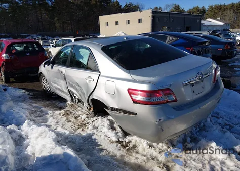 2010 Toyota Camry Xle V6 z USA, uszkodzony, nr VIN 4T1BK3EK9AU109108